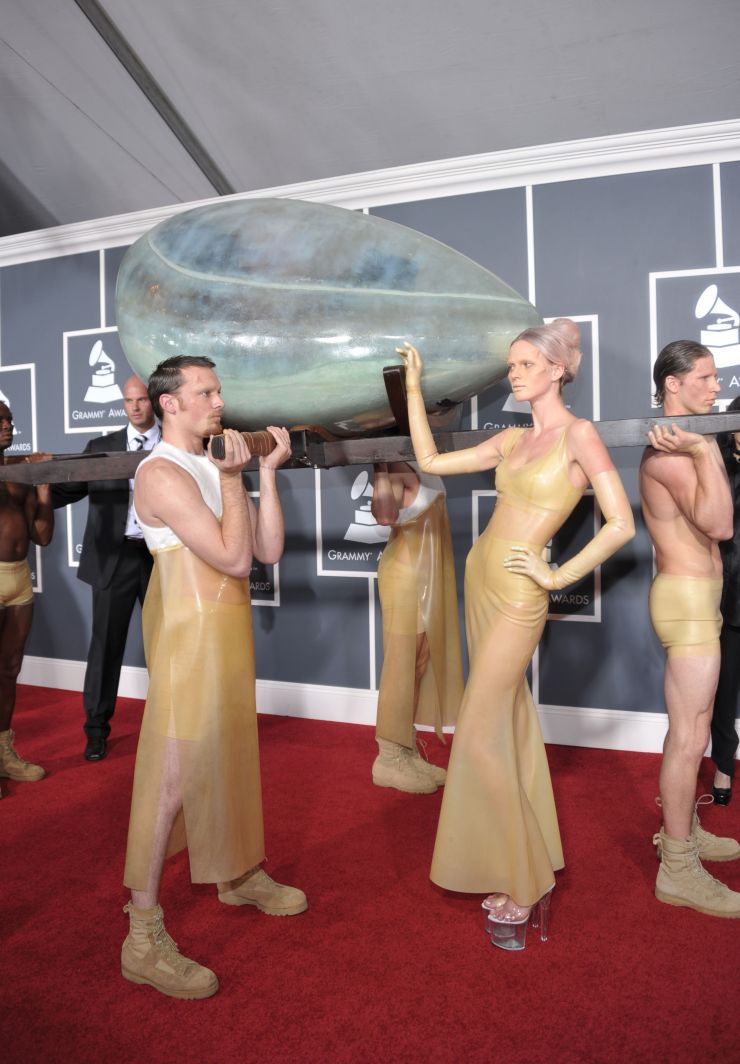 Los looks más locos vistos en la historia de los Grammy